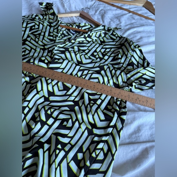 Karl Lagerfeld geo print button down top size large green black - Picture 8 of 10